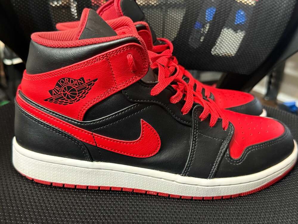 Jordan Air Jordan 1 Mid 'Bred' Black Fire Red Size 10